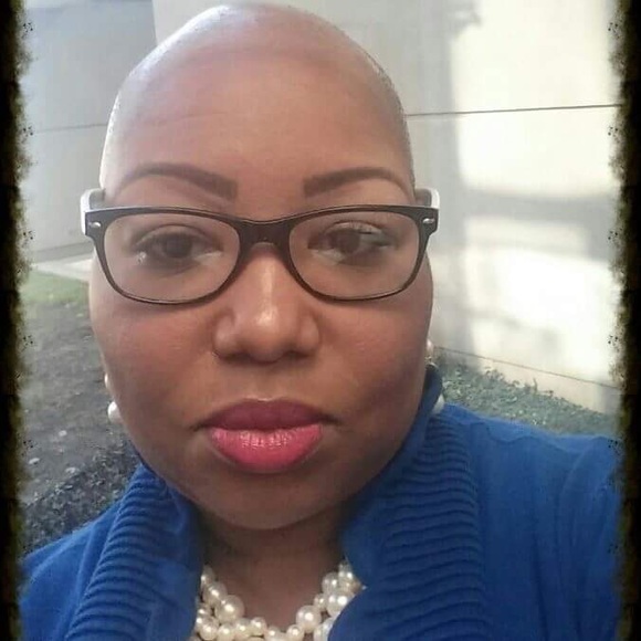 Meet your Posher, Demetra - Picture 3 of 4